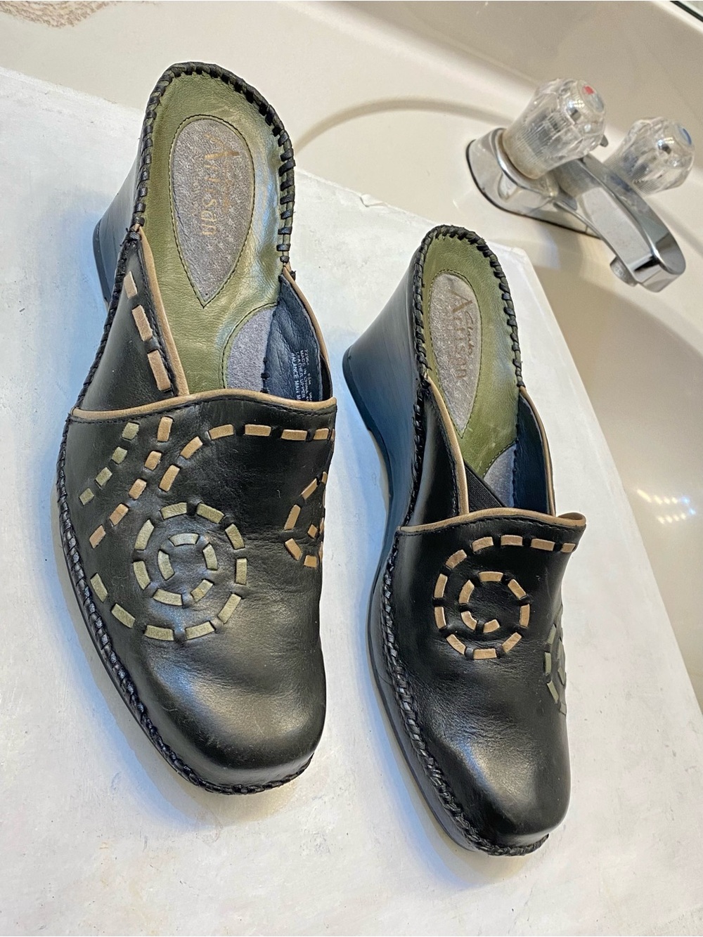 Clarks Artisan leather mules Size 8.5M beautiful design with 2 inches wedge heel